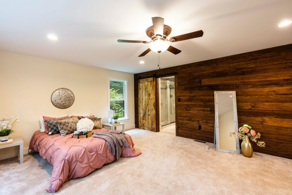 Know which lights would be ideal for a modern bedroom.